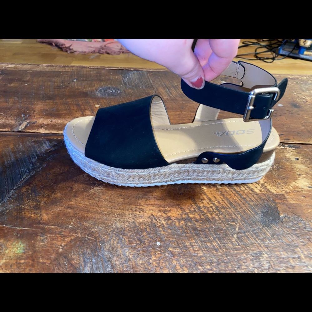 Soda sandals